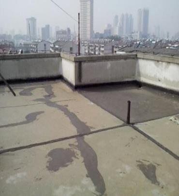 康定漏水维修 楼顶漏水是什么原因，楼顶漏水维修方法是什么?